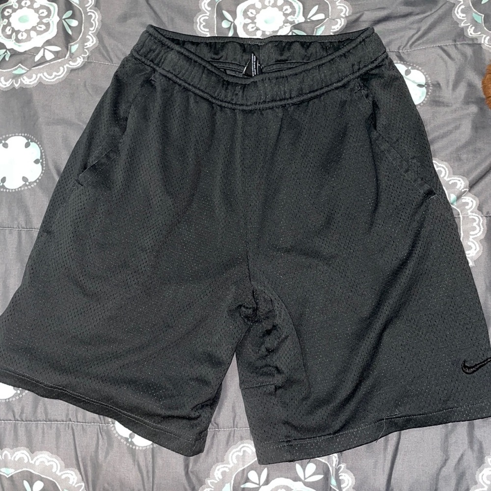 Nike Men’s Basketball Shorts w pockets size small